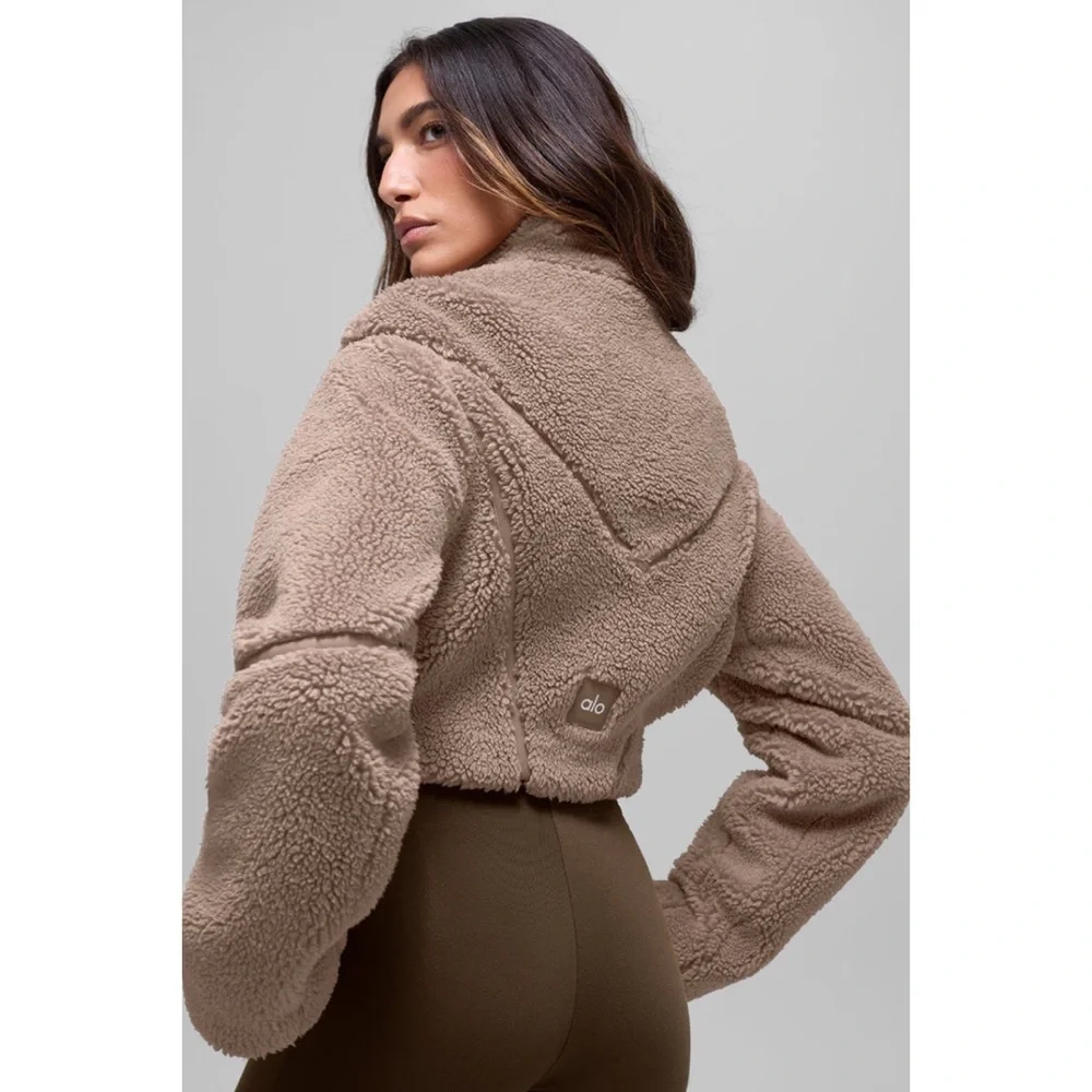 Alo Yoga Sherpa Cropped Slope Side Jacket Chai Latte XS